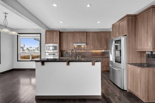 1121 Kingston Crescent Se, Airdrie, AB - Indoor Photo Showing Kitchen