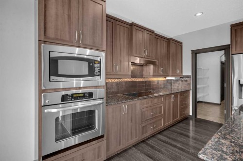 1121 Kingston Crescent Se, Airdrie, AB - Indoor Photo Showing Kitchen