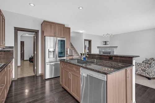 1121 Kingston Crescent Se, Airdrie, AB - Indoor Photo Showing Kitchen