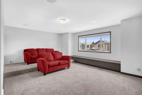1121 Kingston Crescent Se, Airdrie, AB - Indoor Photo Showing Living Room
