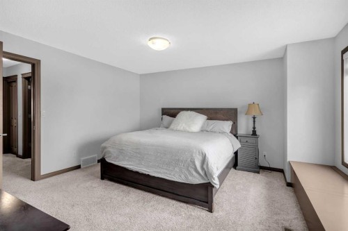 1121 Kingston Crescent Se, Airdrie, AB - Indoor Photo Showing Bedroom