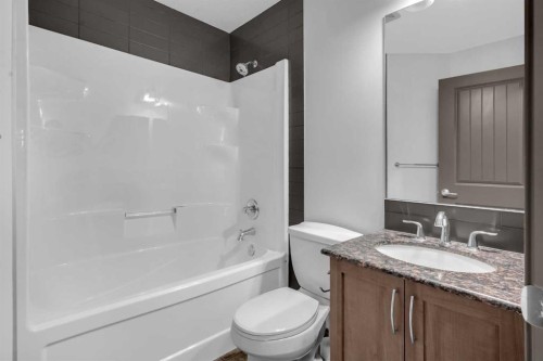 1121 Kingston Crescent Se, Airdrie, AB - Indoor Photo Showing Bathroom