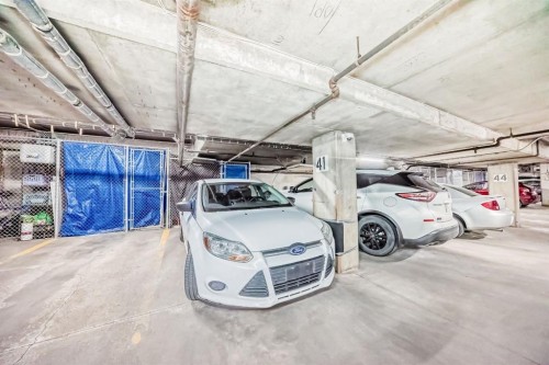 202-540 18 Avenue Sw, Calgary, AB - Indoor Photo Showing Garage