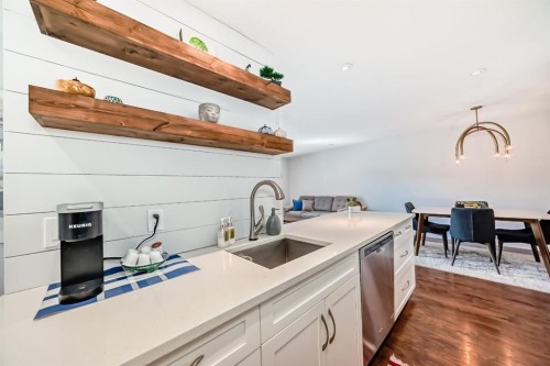 202-540 18 Avenue Sw, Calgary, AB - Indoor Photo Showing Kitchen
