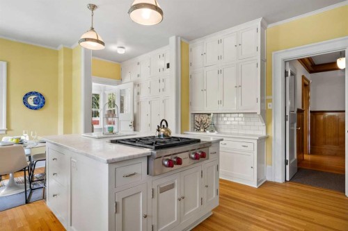 1933 5 Street Sw, Calgary, AB - Indoor Photo Showing Kitchen