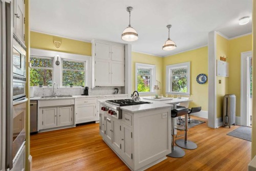 1933 5 Street Sw, Calgary, AB - Indoor Photo Showing Kitchen