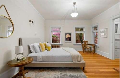 1933 5 Street Sw, Calgary, AB - Indoor Photo Showing Bedroom