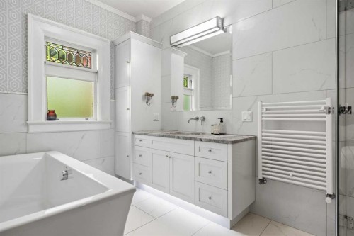 1933 5 Street Sw, Calgary, AB - Indoor Photo Showing Bathroom