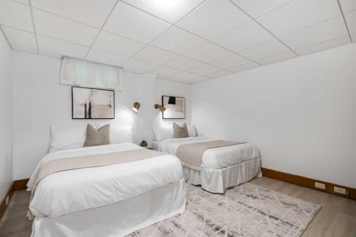 1933 5 Street Sw, Calgary, AB - Indoor Photo Showing Bedroom