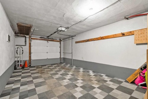 1933 5 Street Sw, Calgary, AB - Indoor Photo Showing Garage