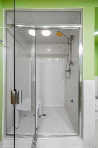 1933 5 Street Sw, Calgary, AB - Indoor Photo Showing Bathroom