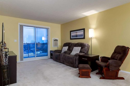 406-99 Westview Drive, Nanton, AB - Indoor Photo Showing Living Room