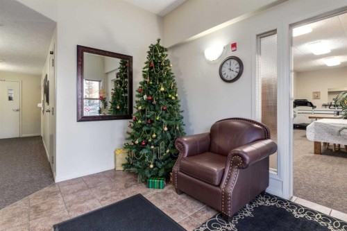 406-99 Westview Drive, Nanton, AB - Indoor Photo Showing Other Room