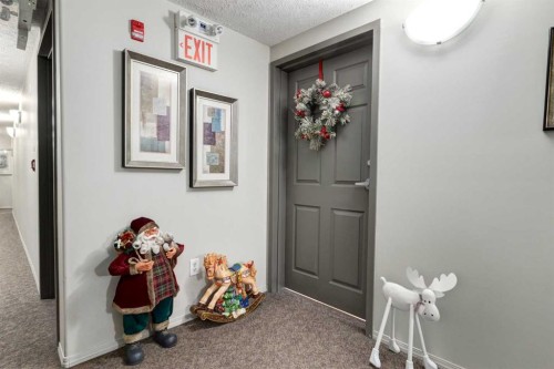 406-99 Westview Drive, Nanton, AB - Indoor Photo Showing Other Room