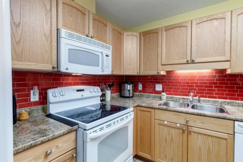 406-99 Westview Drive, Nanton, AB - Indoor Photo Showing Kitchen With Double Sink