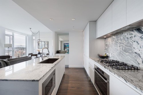 1608-310 12 Avenue Sw, Calgary, AB - Indoor Photo Showing Kitchen With Upgraded Kitchen