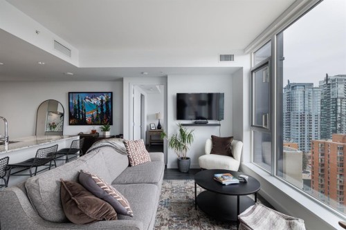 1608-310 12 Avenue Sw, Calgary, AB - Indoor Photo Showing Living Room
