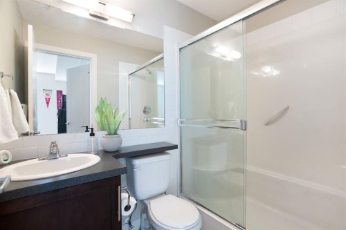 2203-604 East Lake Boulevard Ne, Airdrie, AB - Indoor Photo Showing Bathroom
