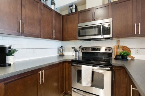 2203-604 East Lake Boulevard Ne, Airdrie, AB - Indoor Photo Showing Kitchen