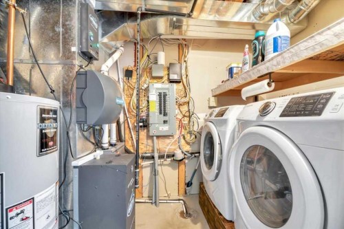 124 Strathcona Circle, Strathmore, AB - Indoor Photo Showing Laundry Room