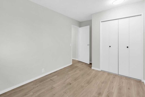 10 Radcliffe Crescent Se, Calgary, AB - Indoor Photo Showing Other Room