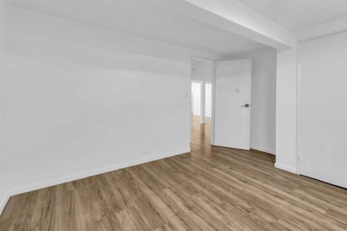 10 Radcliffe Crescent Se, Calgary, AB - Indoor Photo Showing Other Room