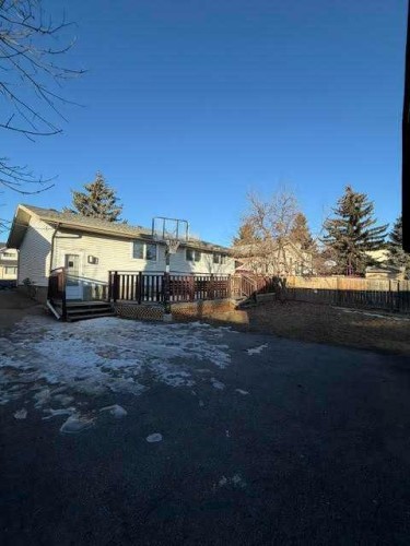10 Radcliffe Crescent Se, Calgary, AB - Outdoor