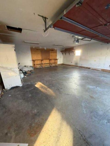 10 Radcliffe Crescent Se, Calgary, AB - Indoor Photo Showing Garage