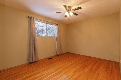 6123 Lacombe Way Sw, Calgary, AB - Indoor Photo Showing Other Room