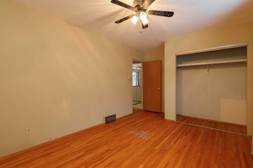 6123 Lacombe Way Sw, Calgary, AB - Indoor Photo Showing Other Room