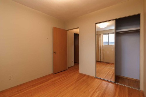 6123 Lacombe Way Sw, Calgary, AB - Indoor Photo Showing Other Room