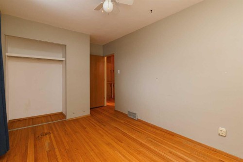 6123 Lacombe Way Sw, Calgary, AB - Indoor Photo Showing Other Room