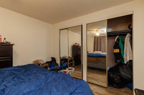6123 Lacombe Way Sw, Calgary, AB - Indoor Photo Showing Bedroom