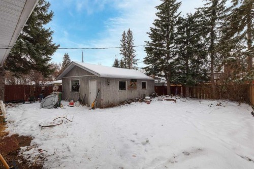 6123 Lacombe Way Sw, Calgary, AB - Outdoor