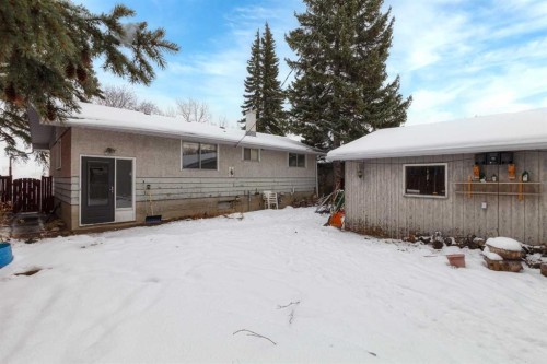 6123 Lacombe Way Sw, Calgary, AB - Outdoor