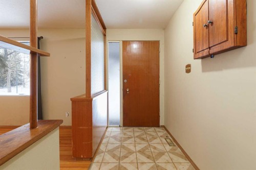 6123 Lacombe Way Sw, Calgary, AB - Indoor Photo Showing Other Room