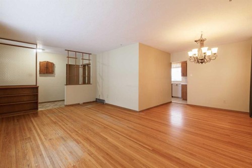 6123 Lacombe Way Sw, Calgary, AB - Indoor