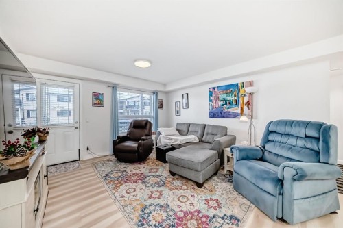 200-8 Bayside Place, Strathmore, AB - Indoor Photo Showing Living Room