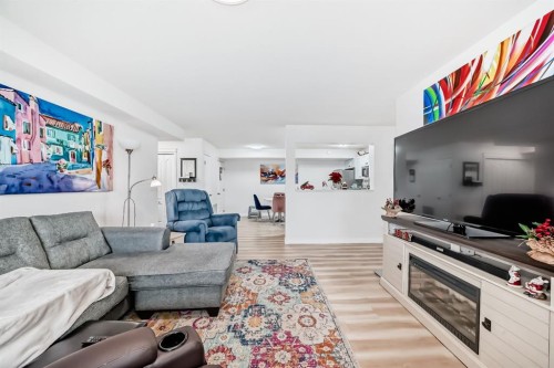 200-8 Bayside Place, Strathmore, AB - Indoor Photo Showing Living Room