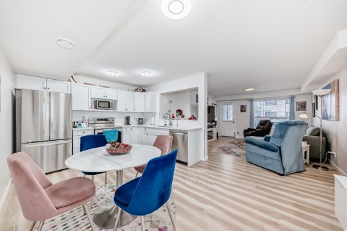 200-8 Bayside Place, Strathmore, AB - Indoor Photo Showing Dining Room
