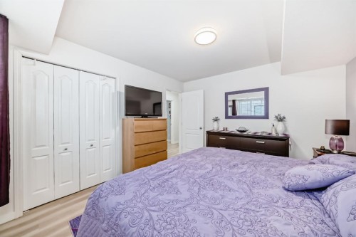 200-8 Bayside Place, Strathmore, AB - Indoor Photo Showing Bedroom