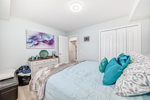 200-8 Bayside Place, Strathmore, AB - Indoor Photo Showing Bedroom