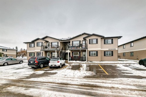 200-8 Bayside Place, Strathmore, AB - Outdoor