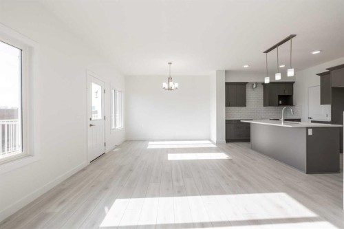 89 Sora Gardens Se, Calgary, AB - Indoor Photo Showing Kitchen