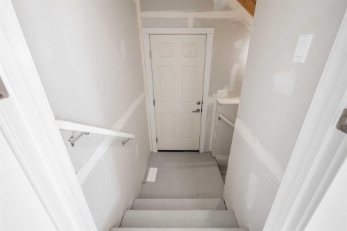 89 Sora Gardens Se, Calgary, AB - Indoor Photo Showing Other Room