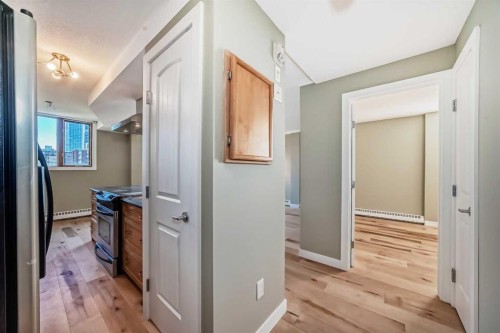 205-1225 15 Avenue Sw, Calgary, AB - Indoor Photo Showing Other Room