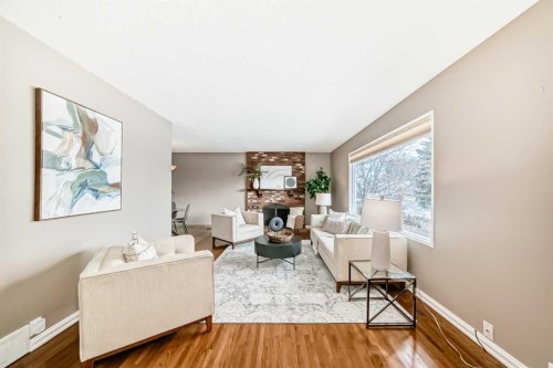 131 Bracewood Road Sw, Calgary, AB - Indoor Photo Showing Living Room