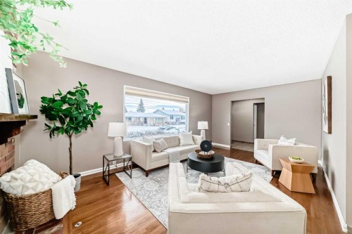 131 Bracewood Road Sw, Calgary, AB - Indoor Photo Showing Living Room