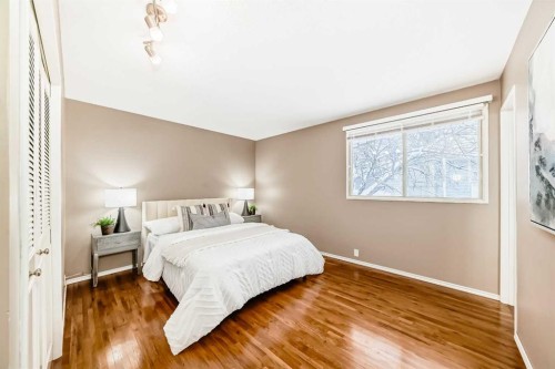 131 Bracewood Road Sw, Calgary, AB - Indoor Photo Showing Bedroom