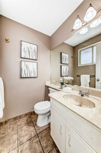 131 Bracewood Road Sw, Calgary, AB - Indoor Photo Showing Bathroom
